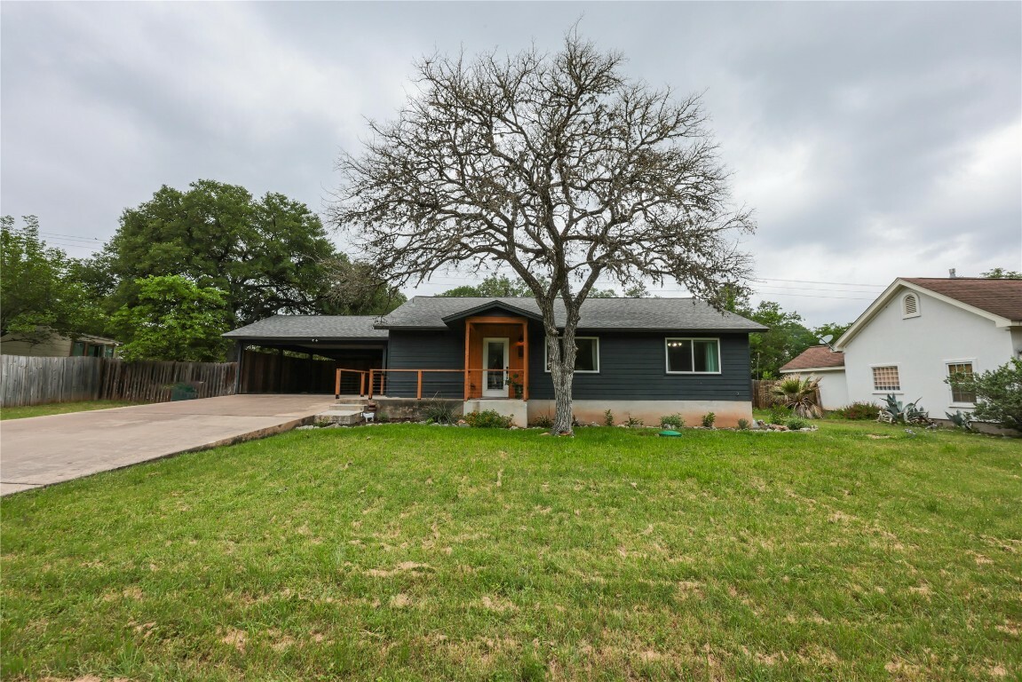 Property Photo:  10 El Conejo Trail  TX 78676 