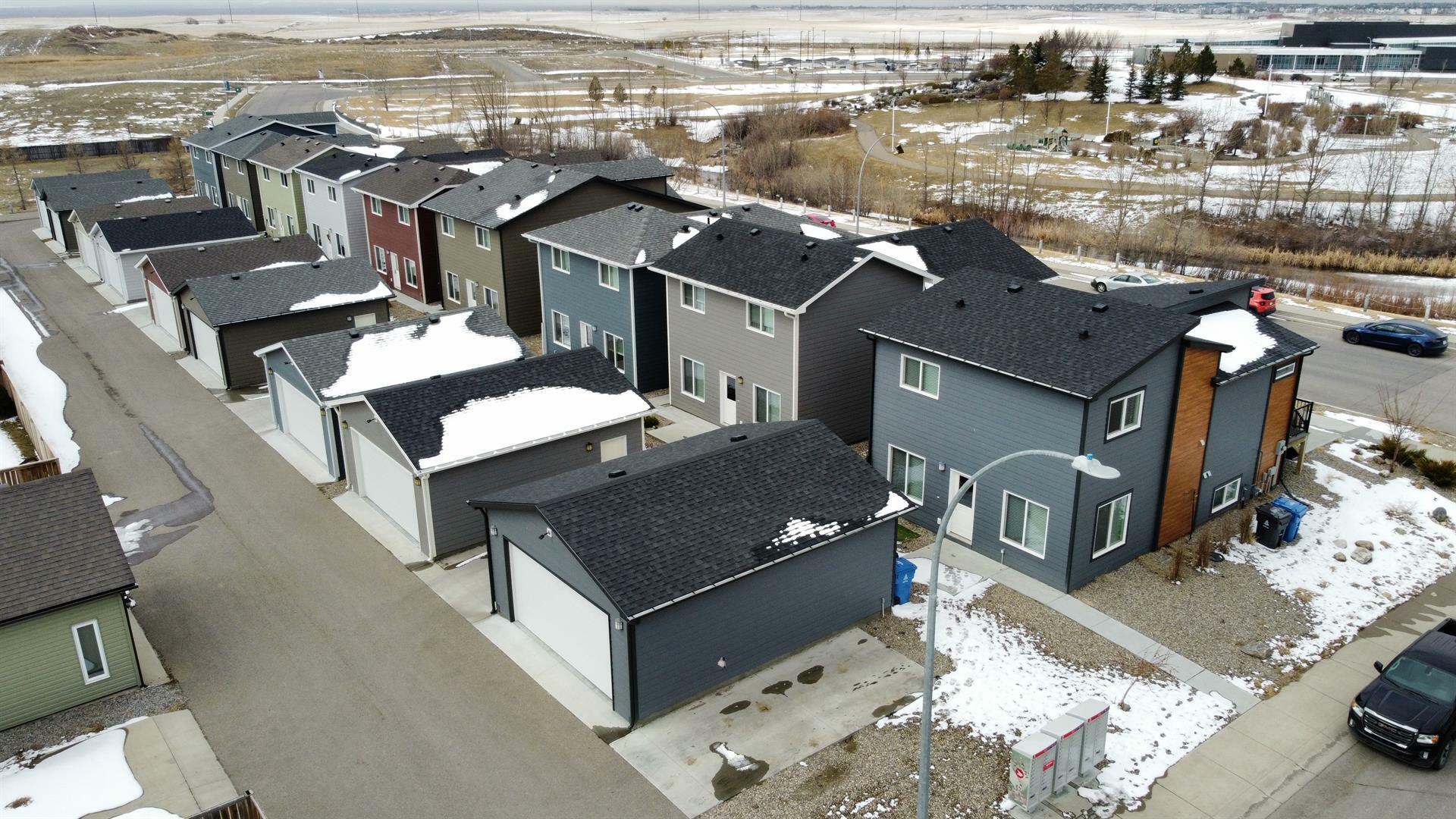 Property Photo: 86 Sunridge Boulevard W AB T1J0T4