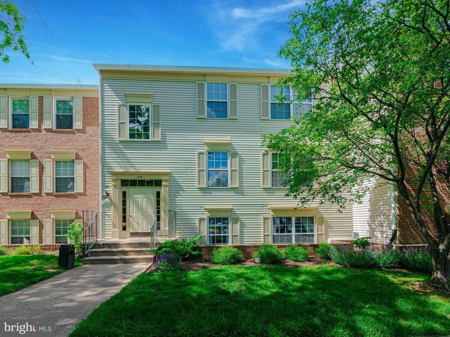 Property Photo: 1115 Huntmaster Terrace NE 102 VA 20176
