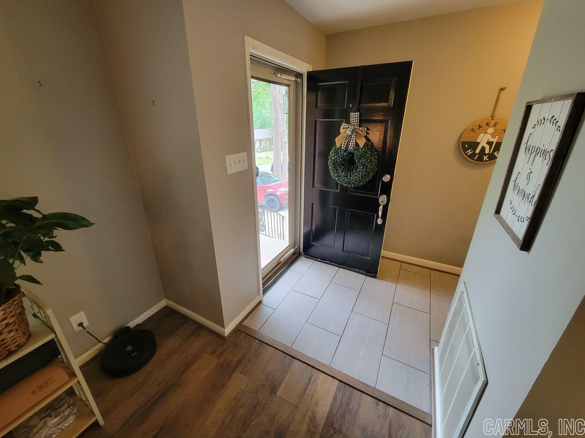 Property Photo: 6906 Carrilon Rd AR 72205
