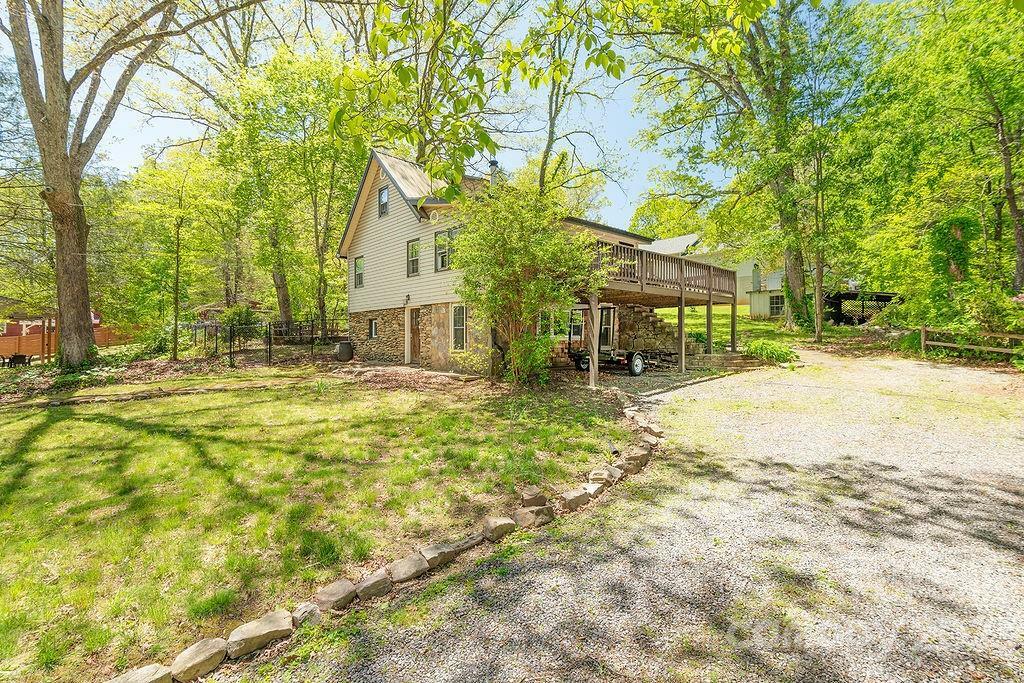 Property Photo:  597 Tomahawk Avenue  NC 28711 