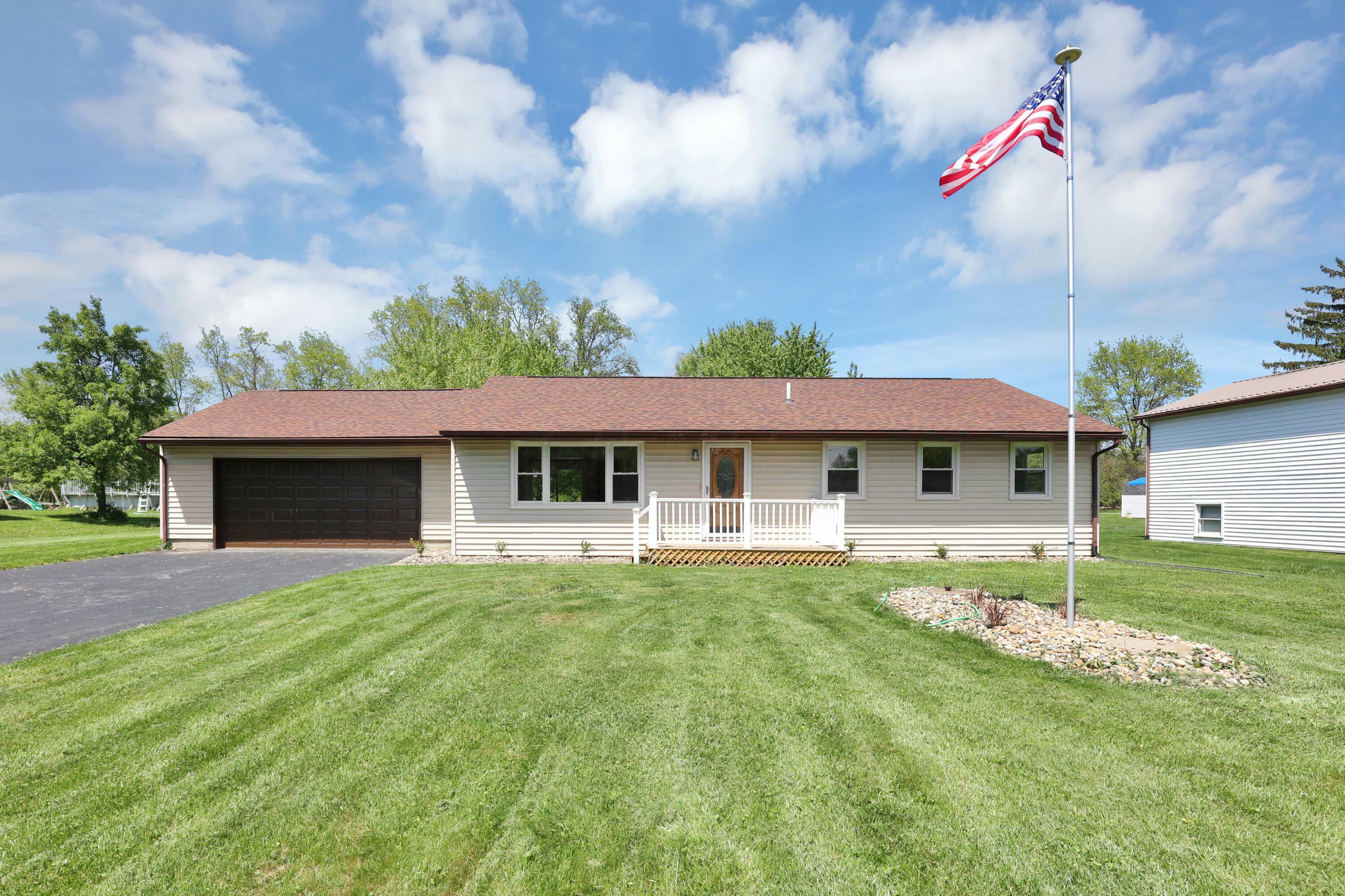 Property Photo:  196 Kirby Road SE  OH 43056 