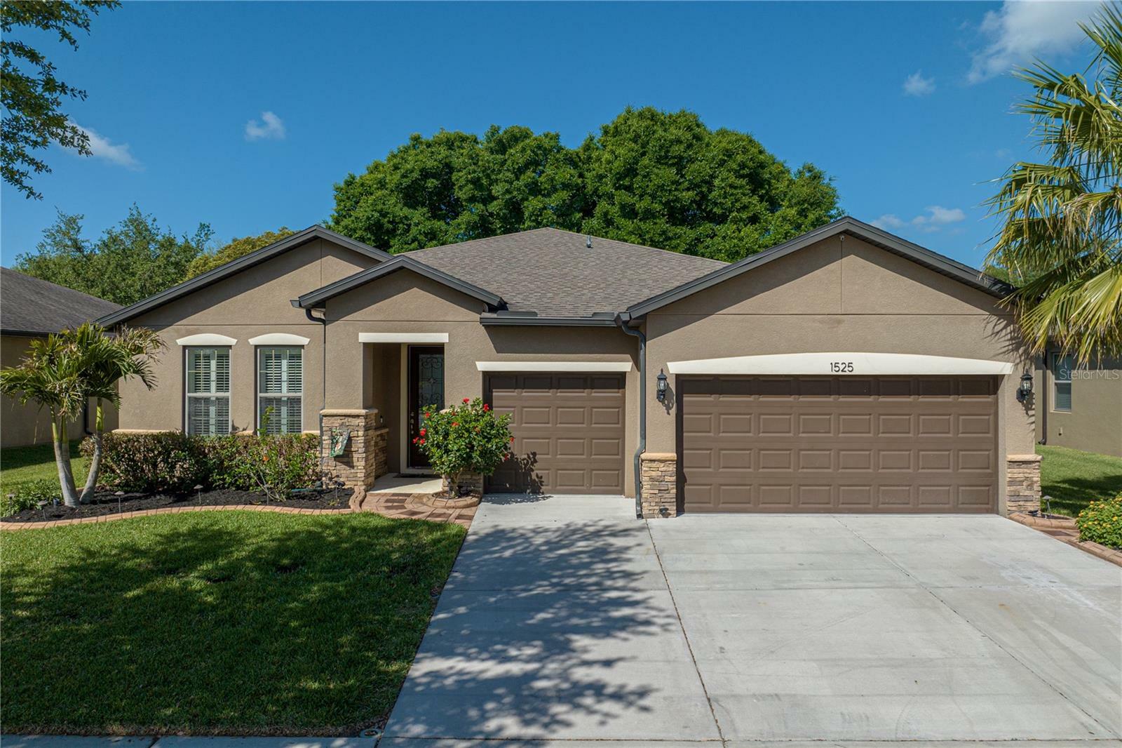 Property Photo: 1525 Banner Elk Street FL 33594