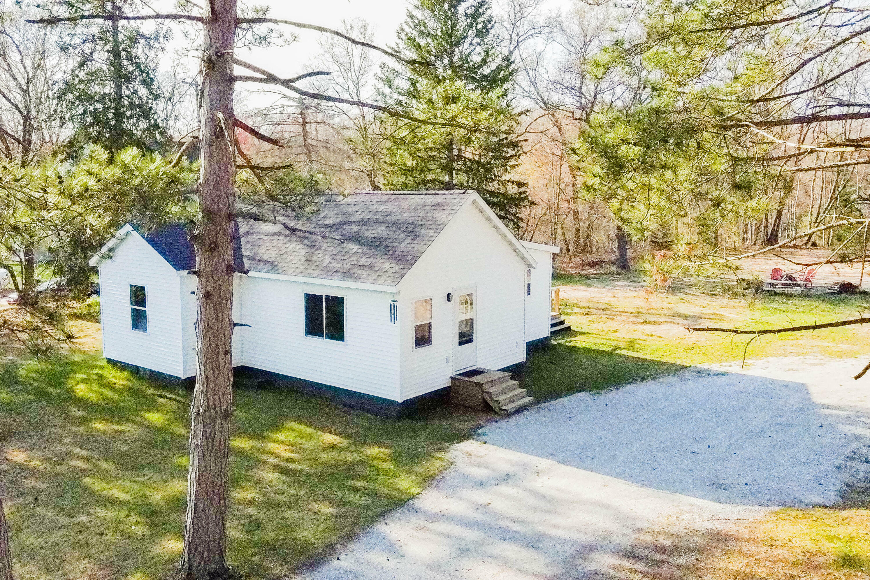 Property Photo:  92 E River Road  MI 49445 