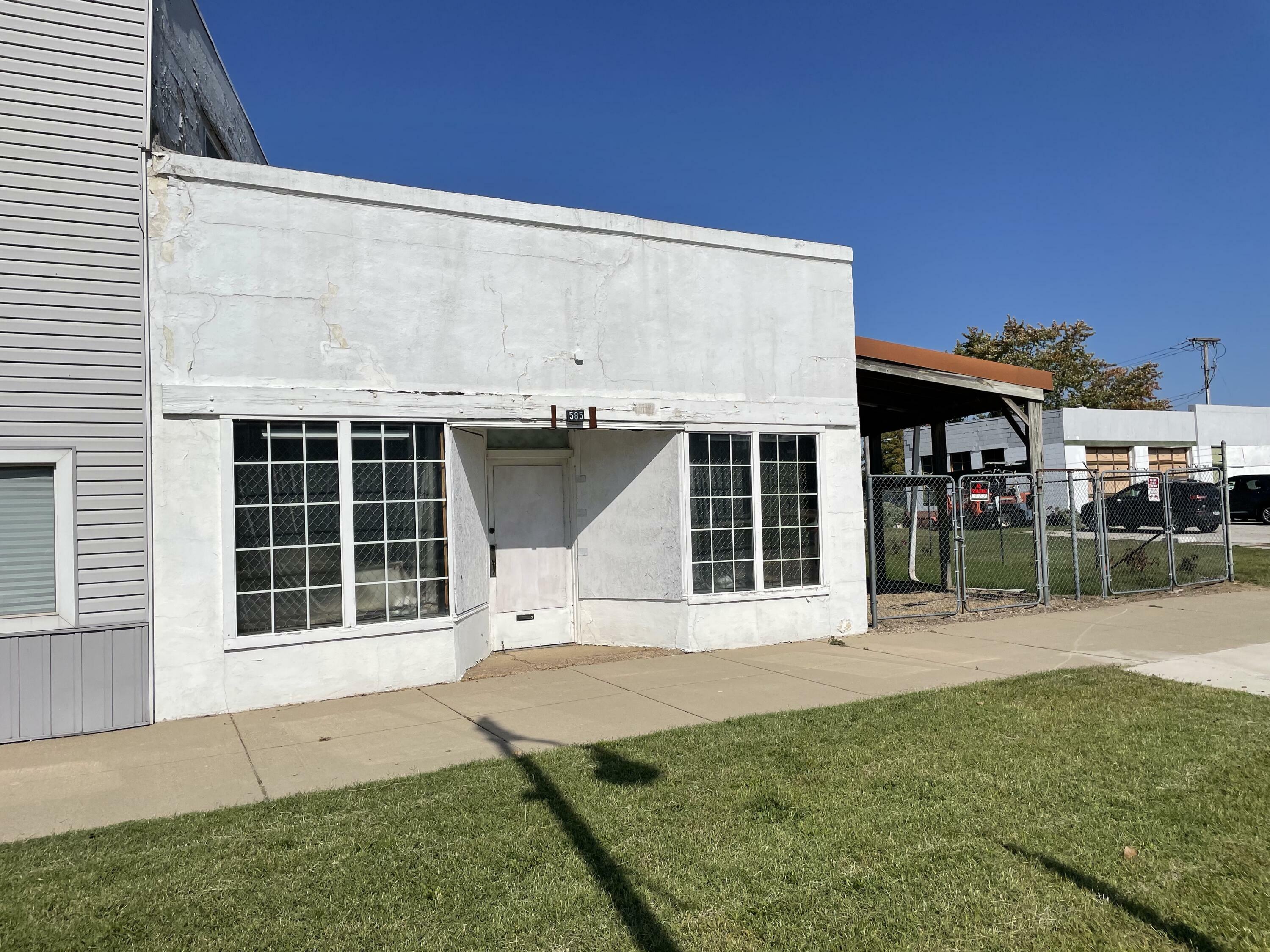 585 W Main Street  Benton Harbor MI 49022 photo