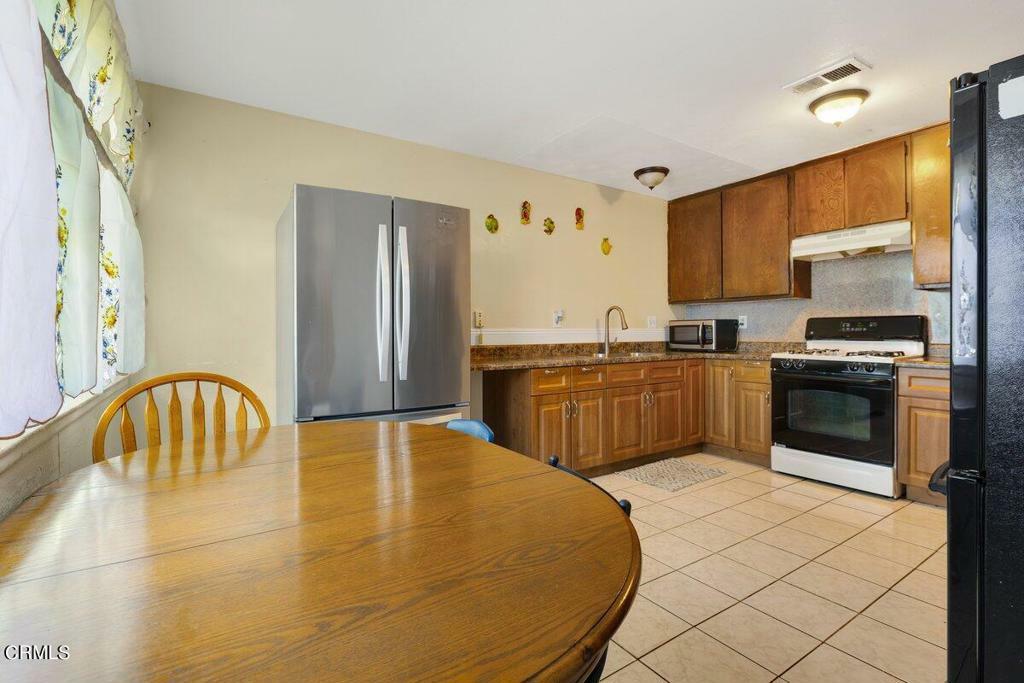 Property Photo:  2730 El Dorado Avenue D  CA 93033 