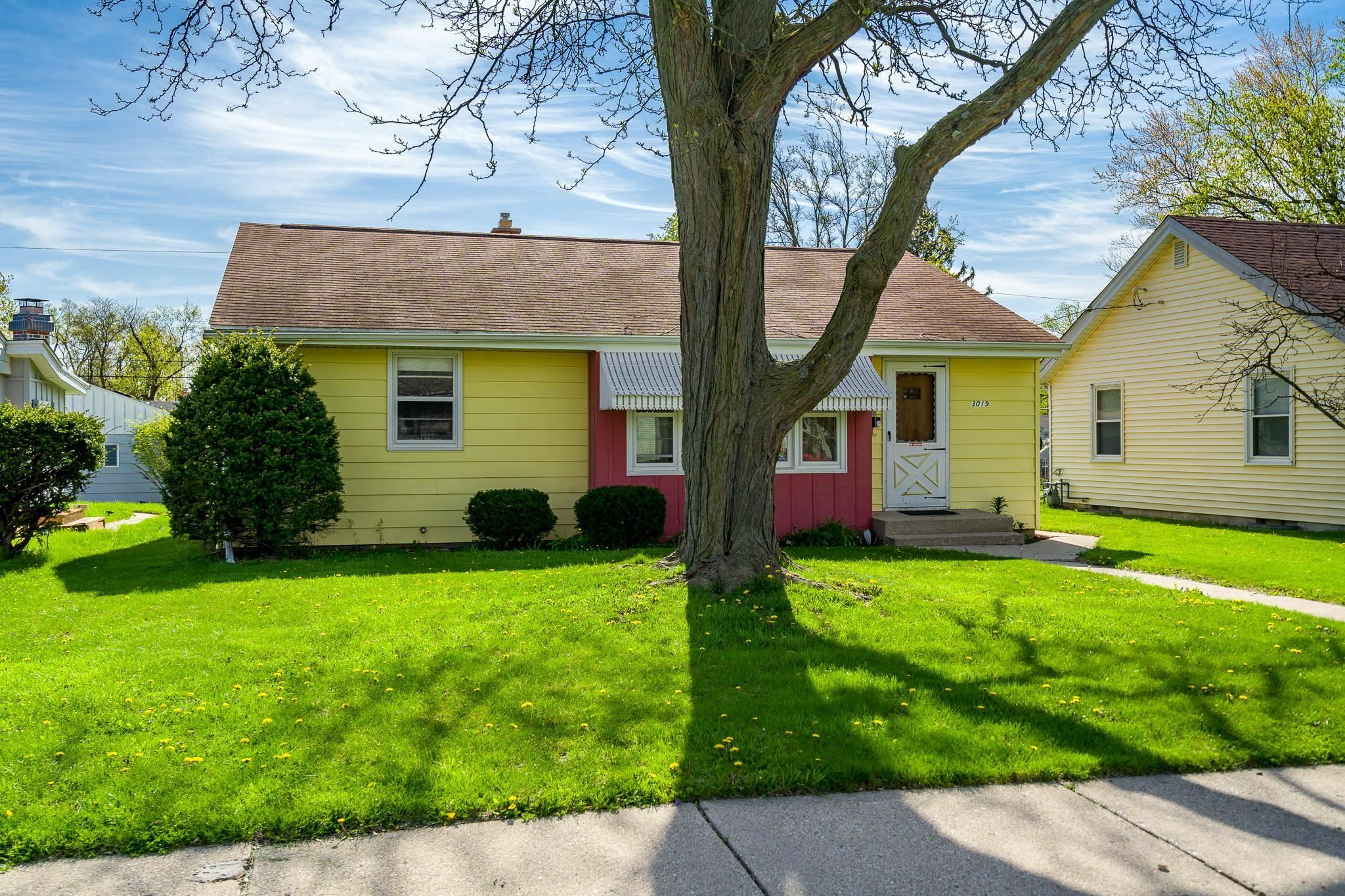 Property Photo: 3019 N Church Street IL 61103