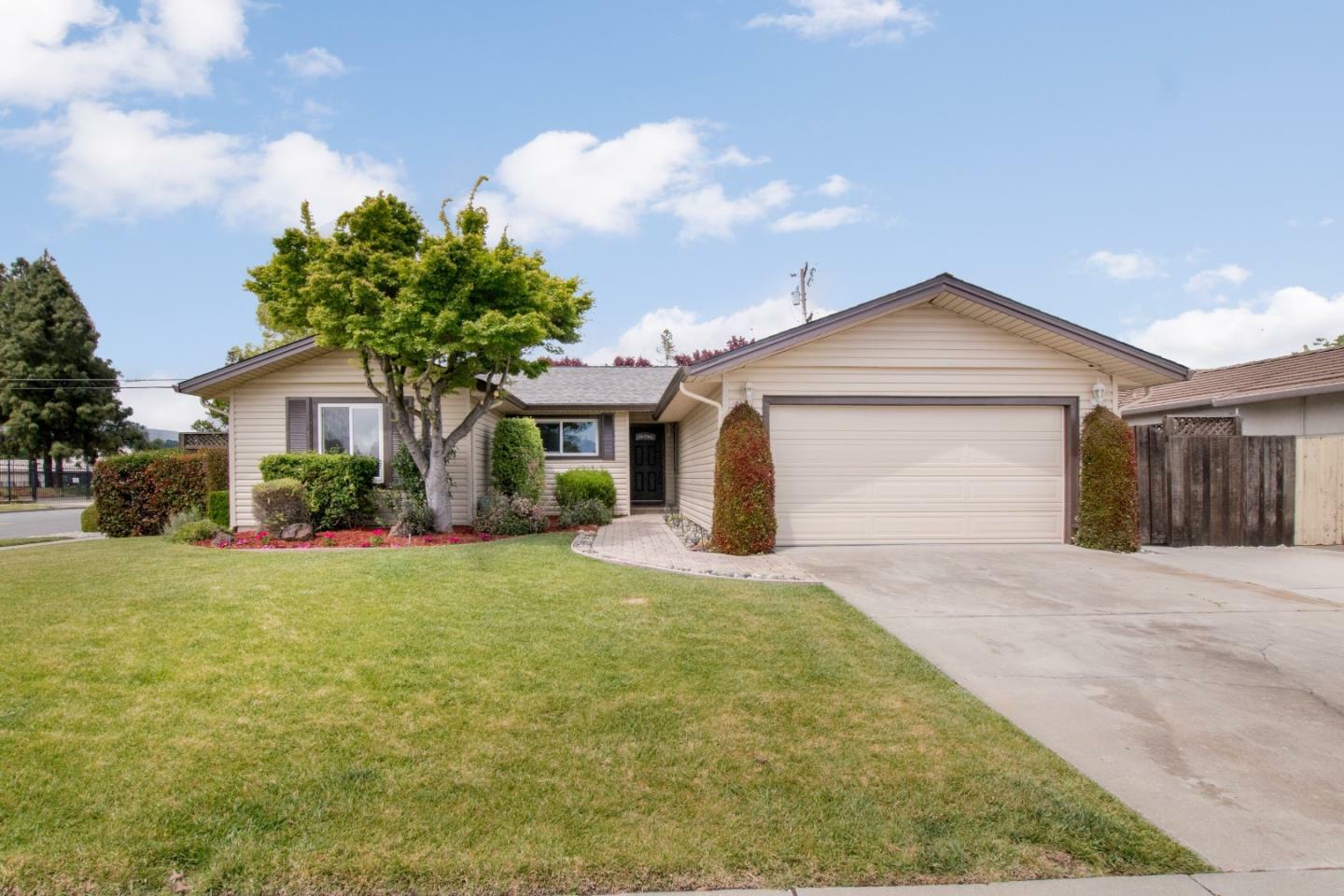 Property Photo:  5897 Bridle Way  CA 95123 