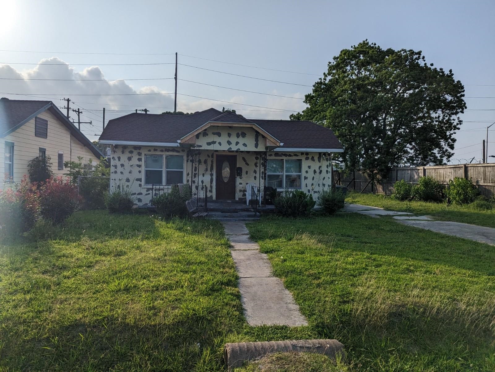 Property Photo:  2827 18th St  TX 77640 