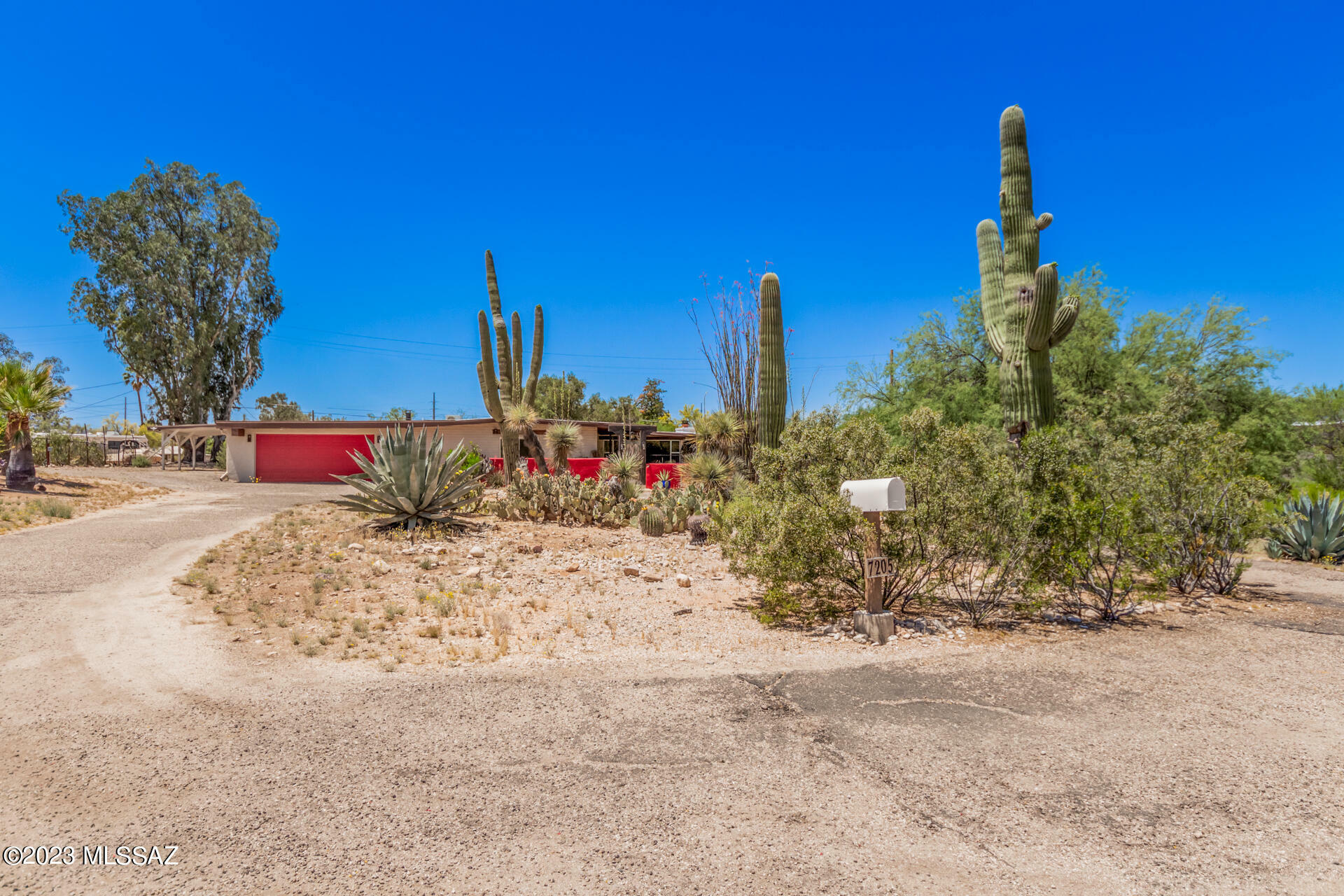 Property Photo:  7205 N Leonardo Da Vinci Way  AZ 85704 