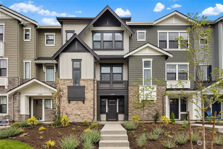 Property Photo: 14108 266th Avenue NE 102 WA 98019