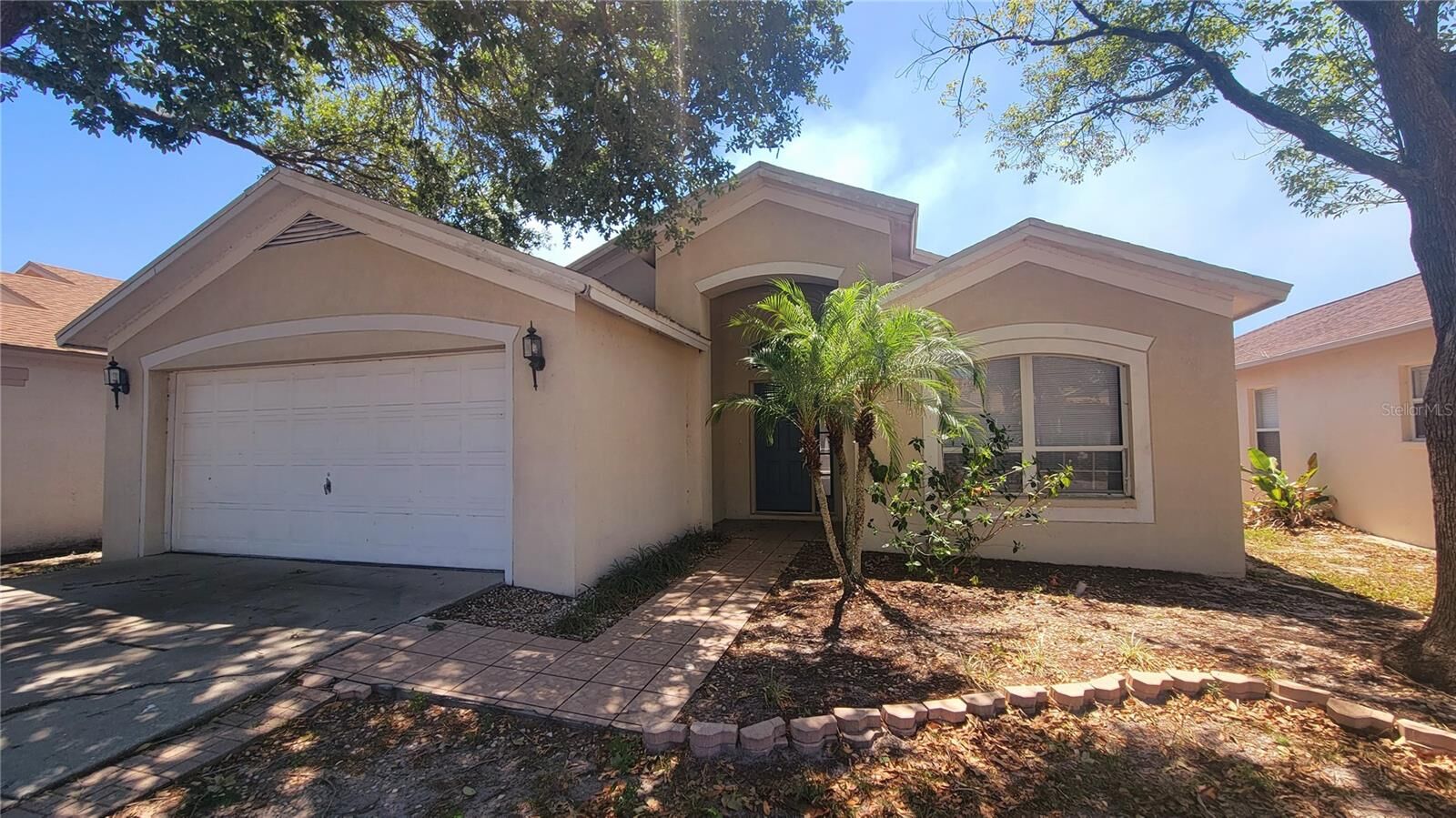 Property Photo: 4310 Horseshoe Pick Lane FL 33594