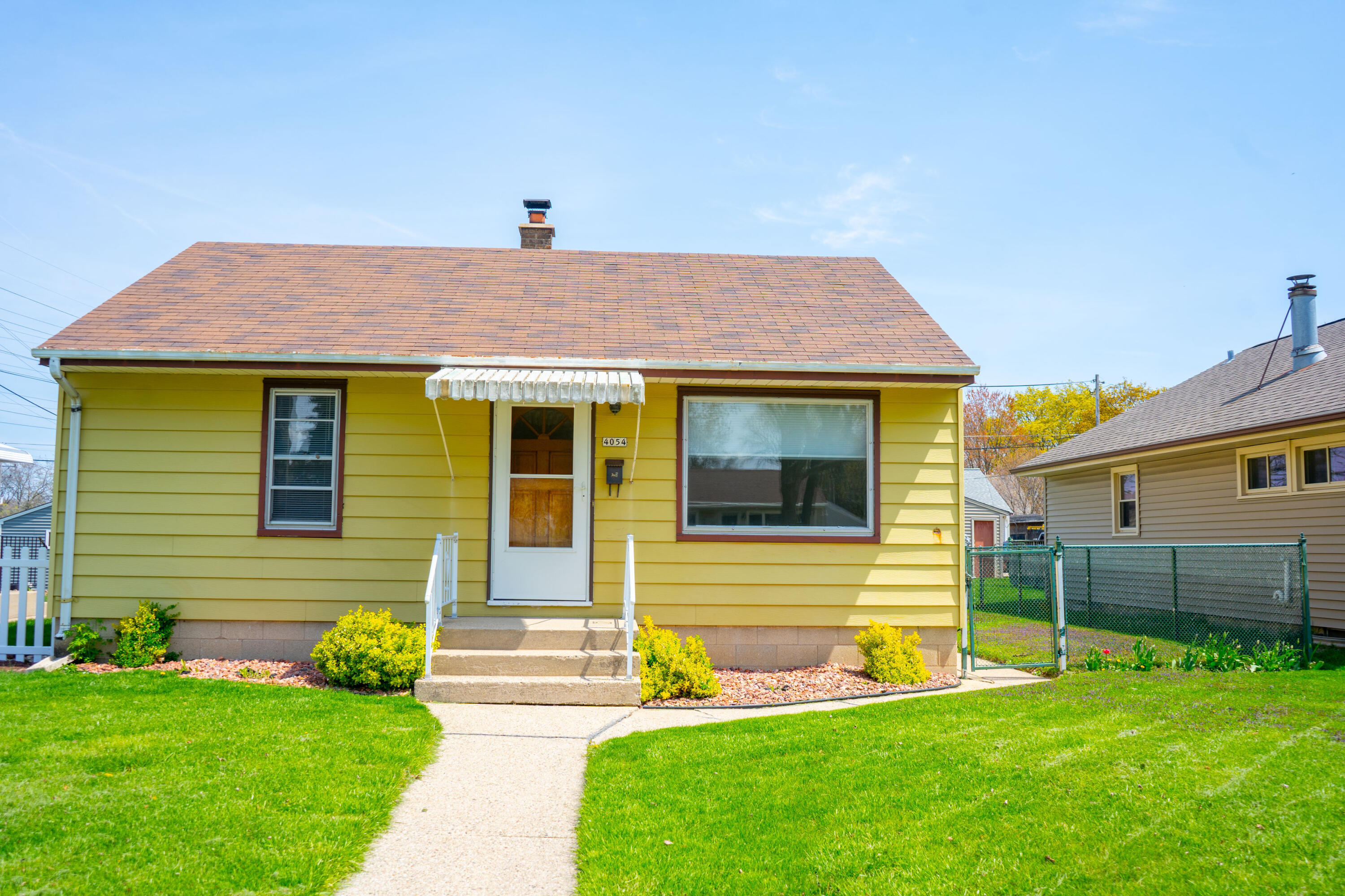 Property Photo: 4054 S Taylor Ave WI 53207
