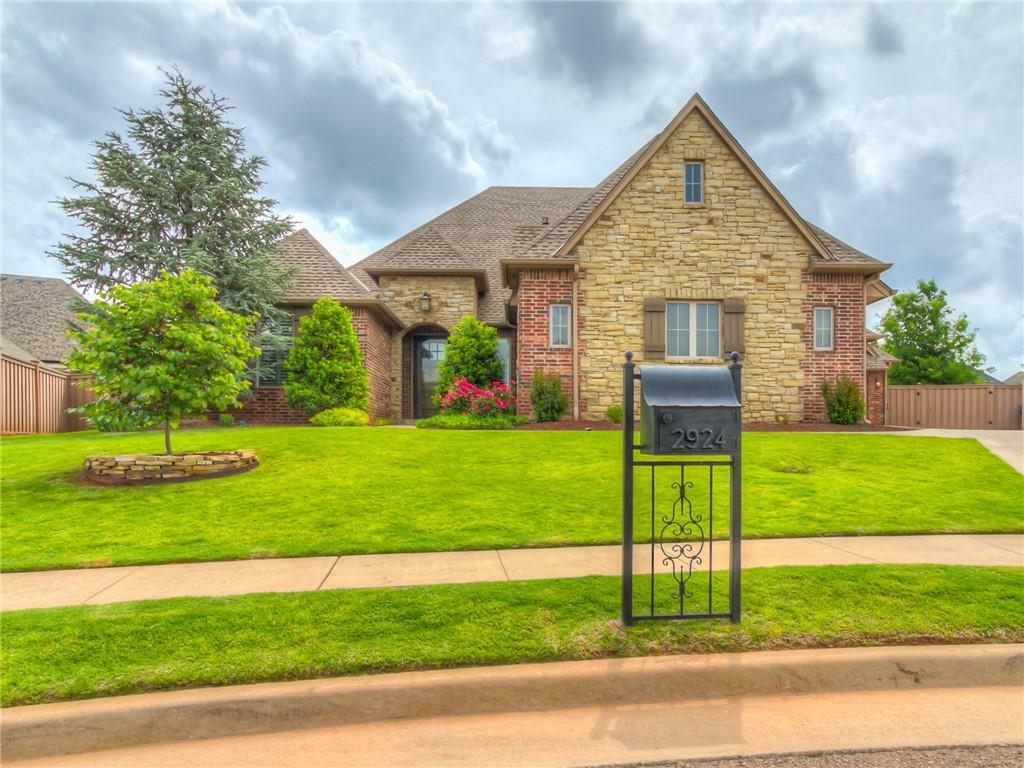 Property Photo: 2924 Silvercliffe Drive OK 73012