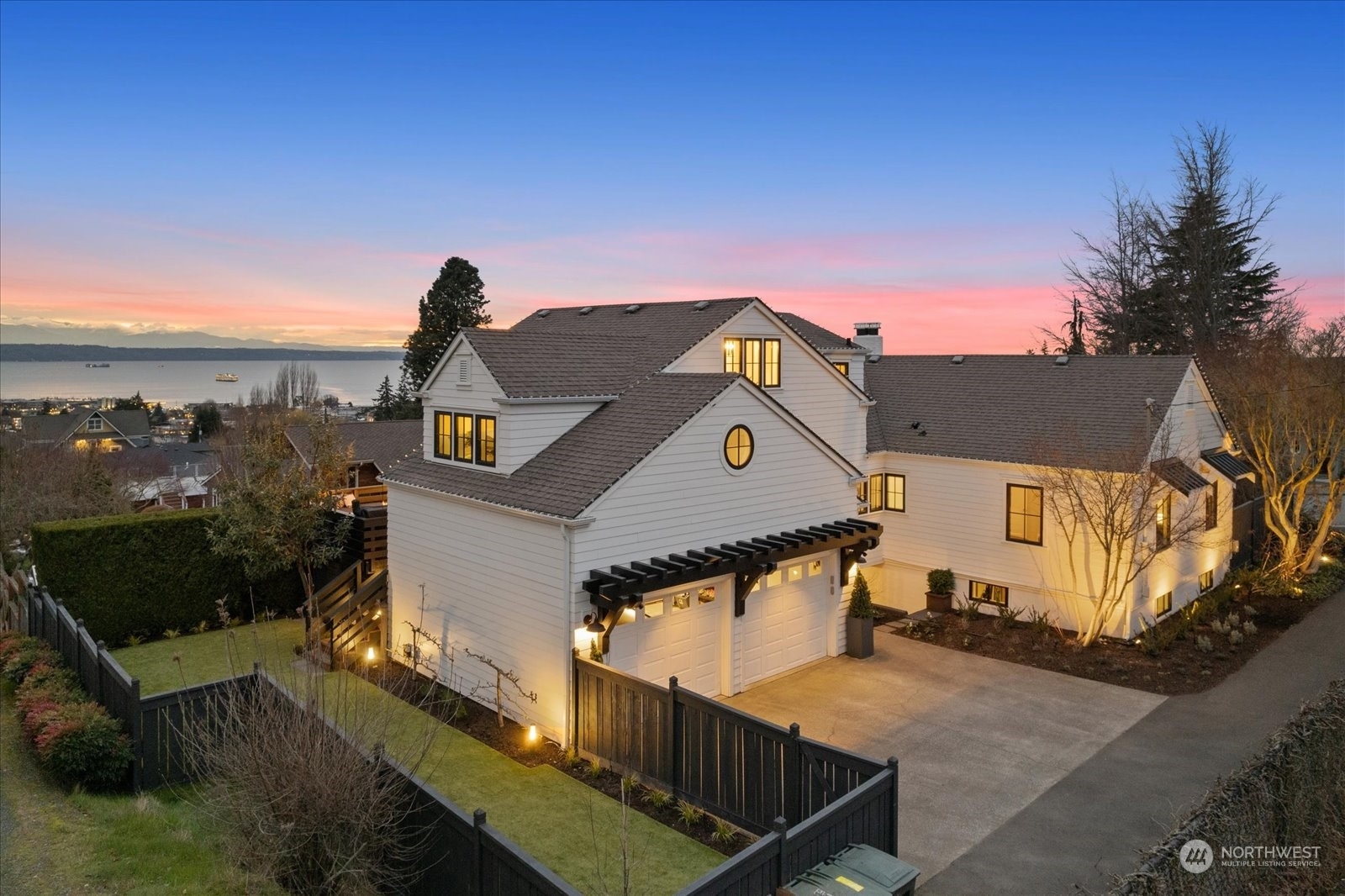 Property Photo:  854 Maple Street  WA 98020 