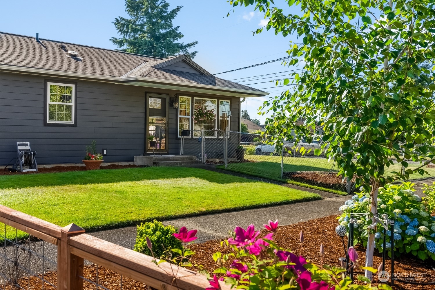 Property Photo:  1201 N Ferdinand Street  WA 98406 