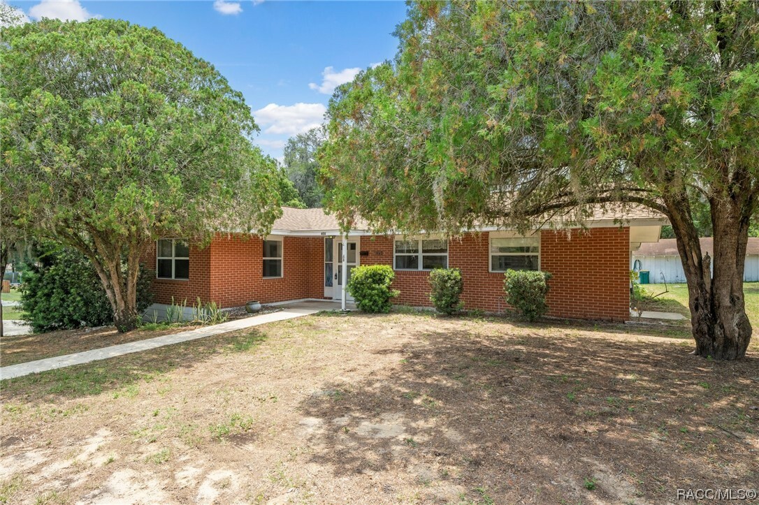 Property Photo:  408 S Apopka Avenue  FL 34452 