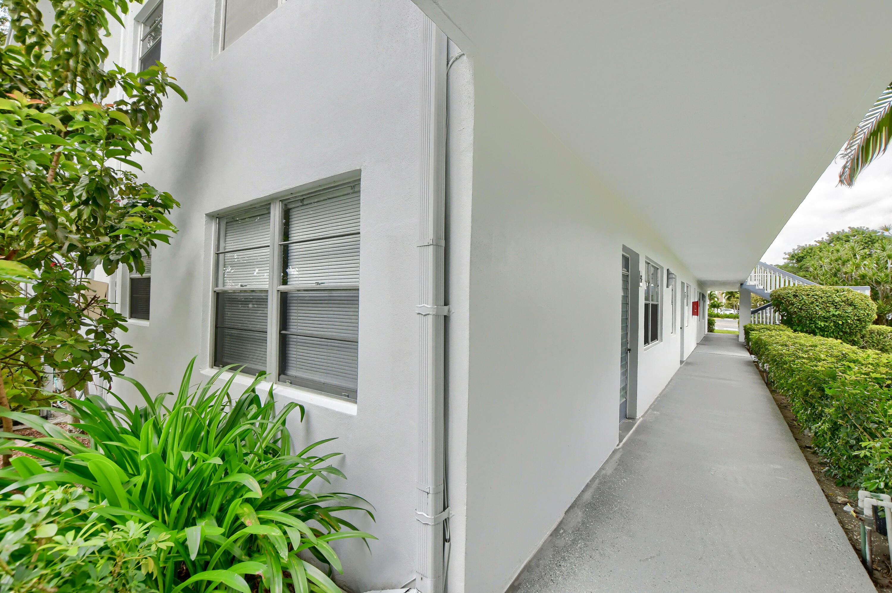 Property Photo: 57 Lyndhurst C 57 FL 33442