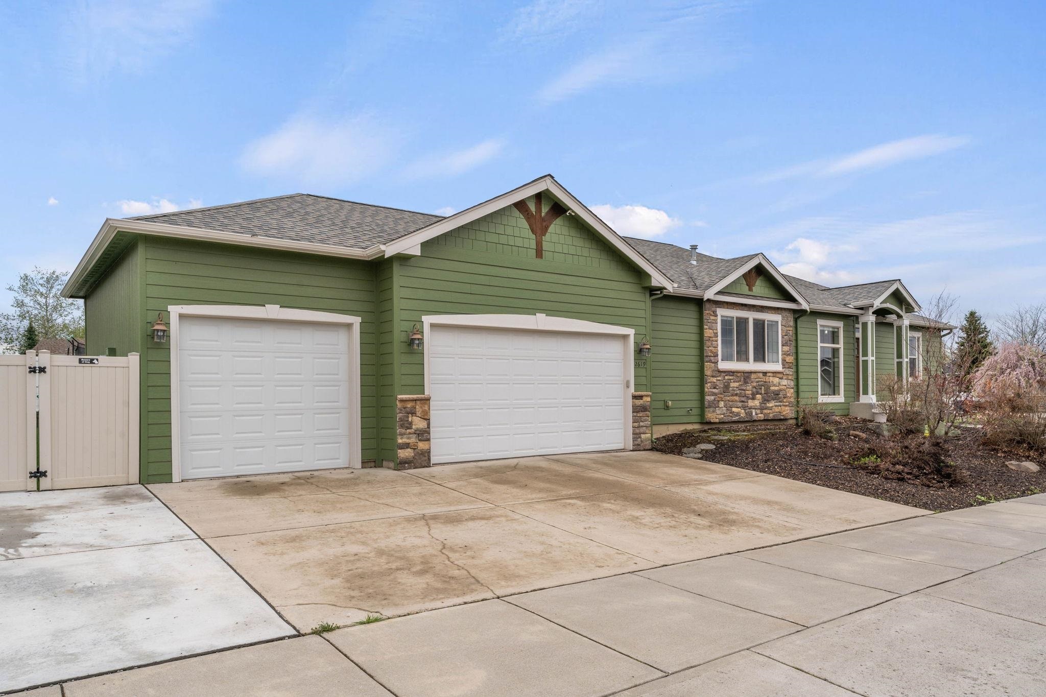 Property Photo: 2619 W Hawthorne Rd WA 99208