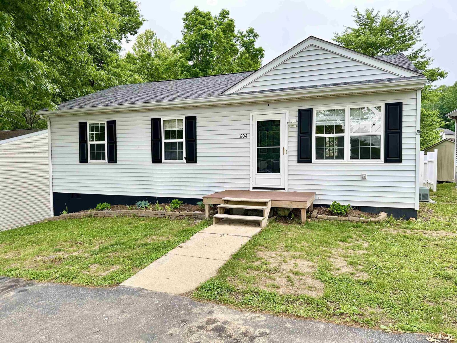 Property Photo: 1604 5th St VA 22980