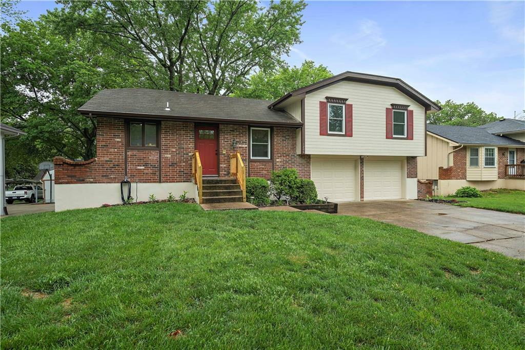 Property Photo:  1206 Highland Drive  MO 64081 