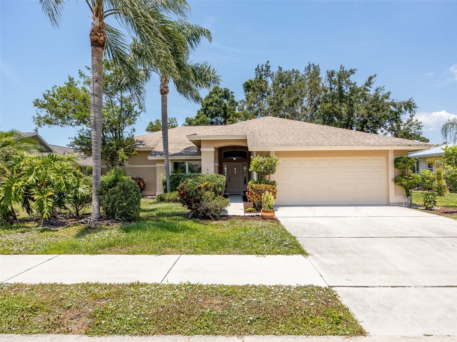 Property Photo: 5029 Southern Pine Circle FL 34293