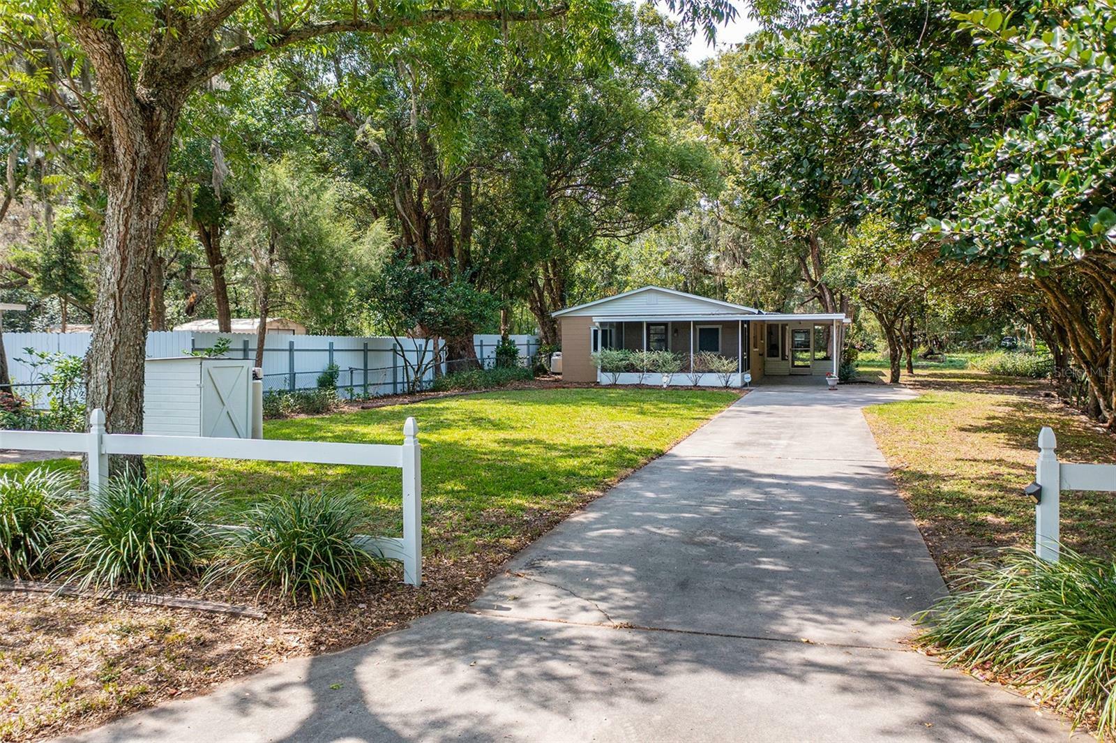 Property Photo: 101 5th Avenue SE FL 33549