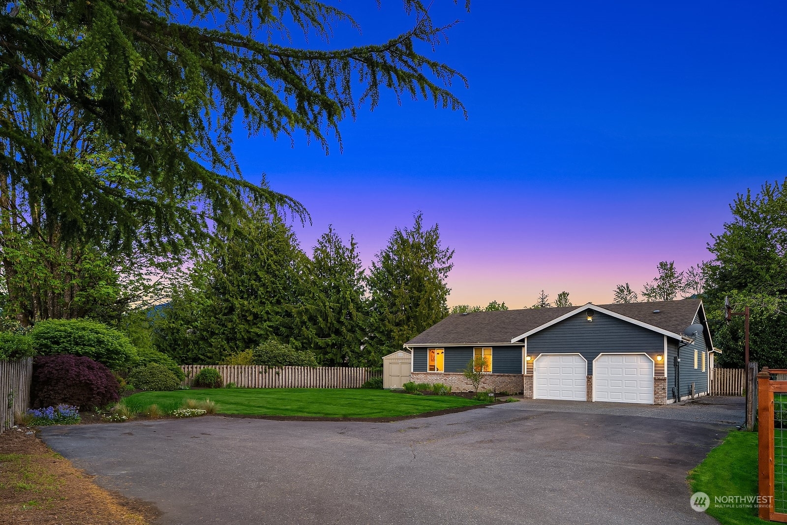 Property Photo:  1036 Riverside Drive SE  WA 98045 