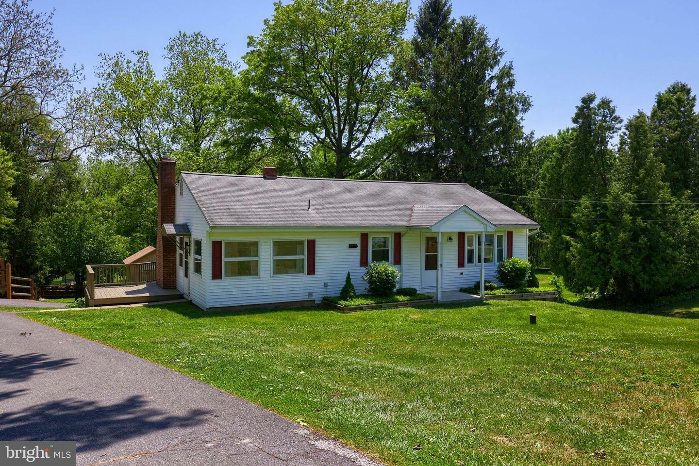 Property Photo:  2450 Honeysuckle Lane  PA 17603 