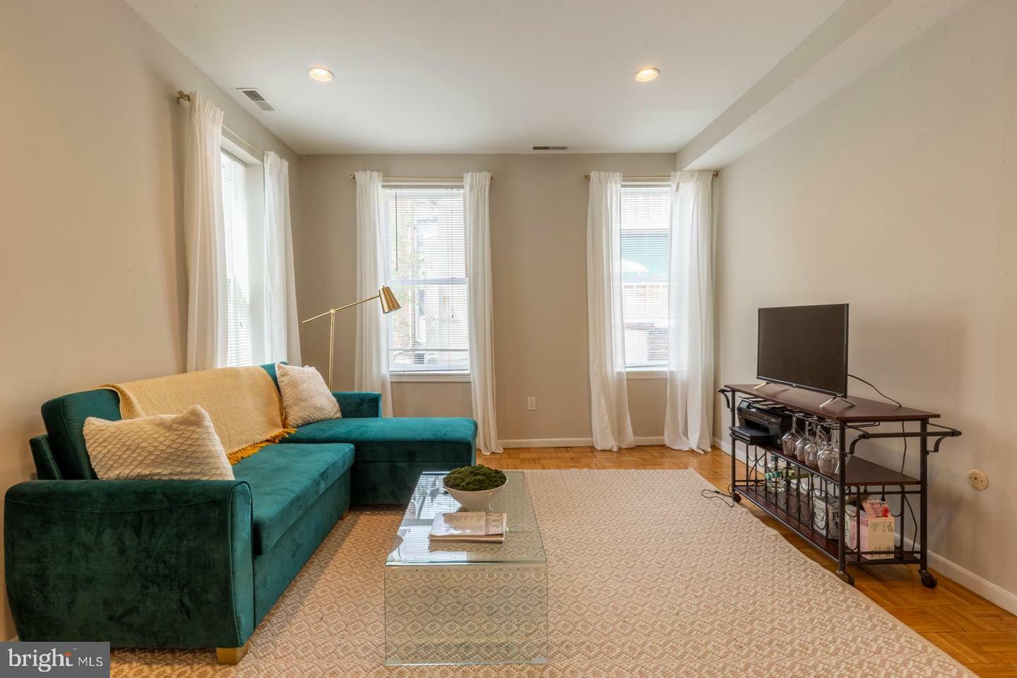 Property Photo:  622 S Hancock Street 2F  PA 19147 