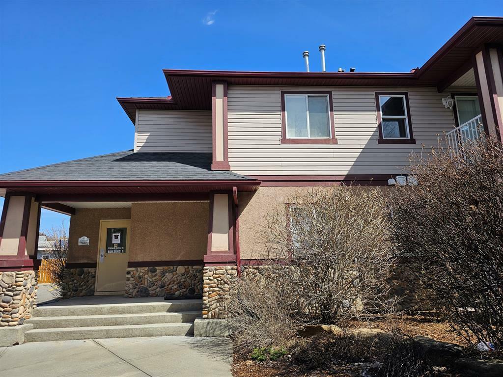 Property Photo: 170 N Railway Street AB T1S1Z8