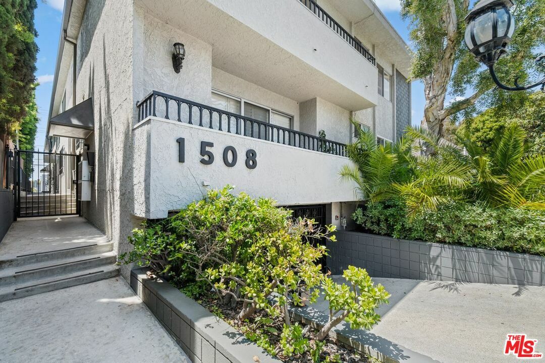 Property Photo:  1508   12th St 3  CA 90401 