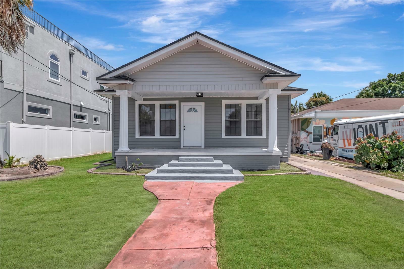 Property Photo:  2111 W Cass Street  FL 33606 