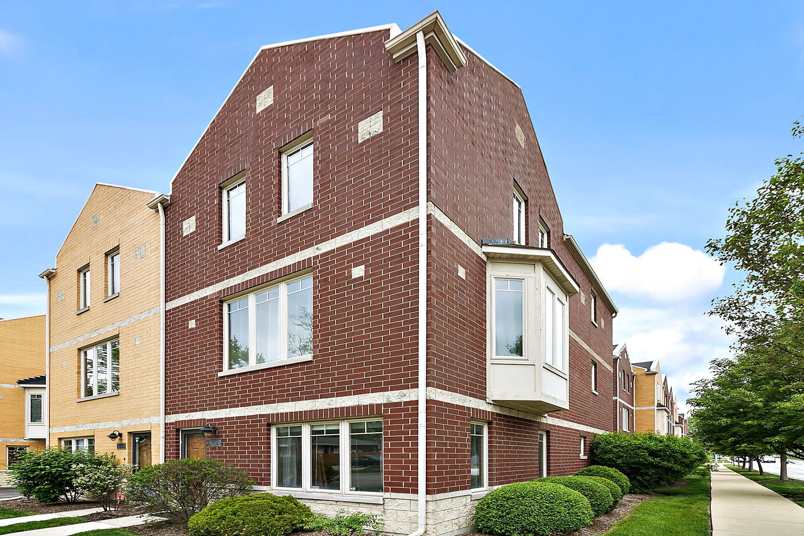 Property Photo: 8900 W 31st Street 17 IL 60513
