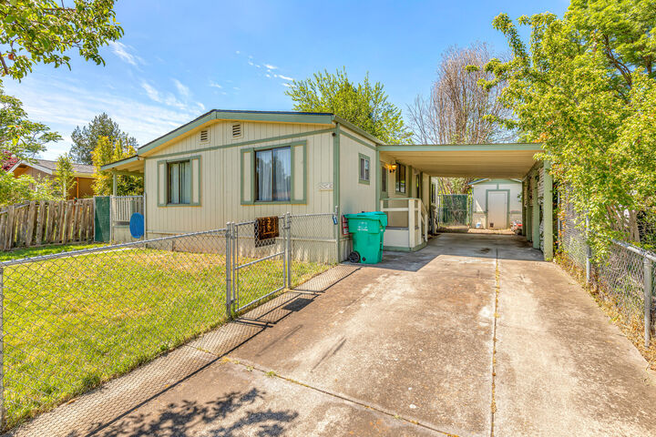 558 Meadow Lane  Eagle Point OR 97524 photo