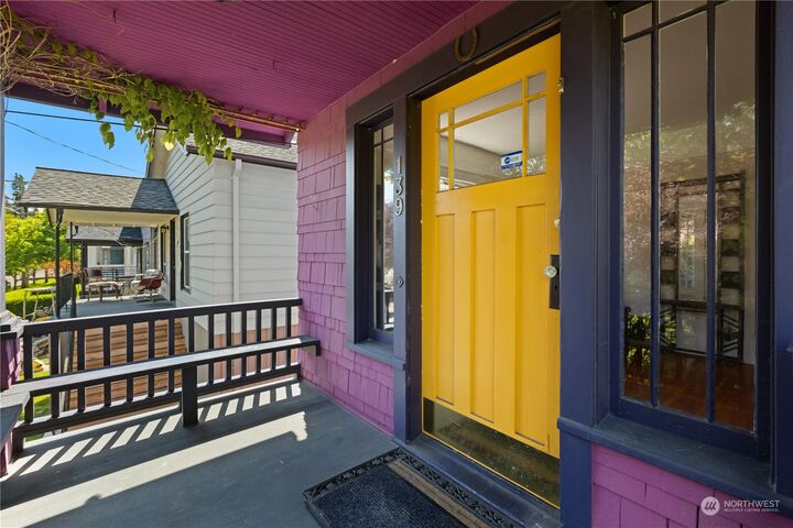 Property Photo:  139 29th Avenue E  WA 98112 