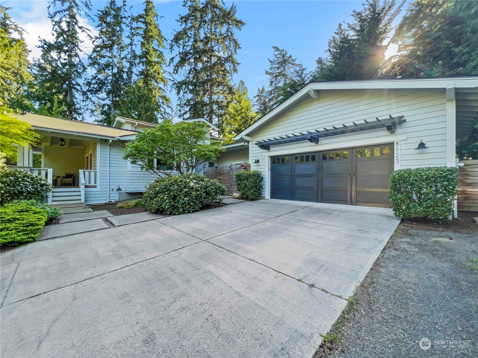 Property Photo:  8123 Eleanor Place NE  WA 98110 