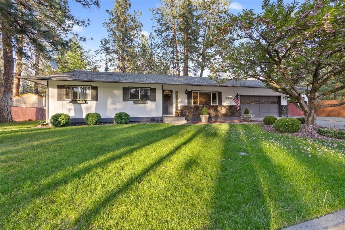 Property Photo: 819 S Robinhood St WA 99206