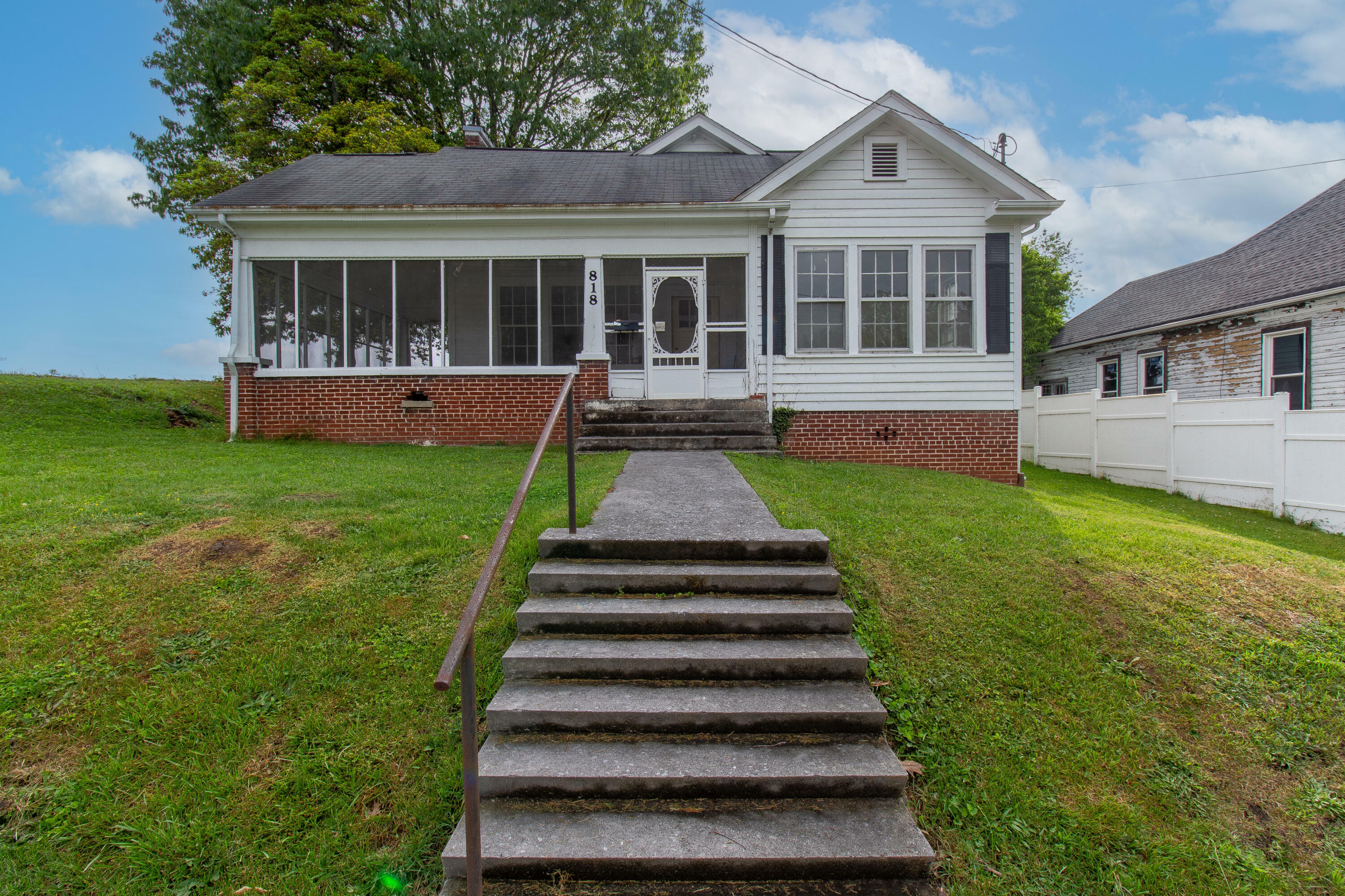 Property Photo:  818 5th Street  TN 37620 