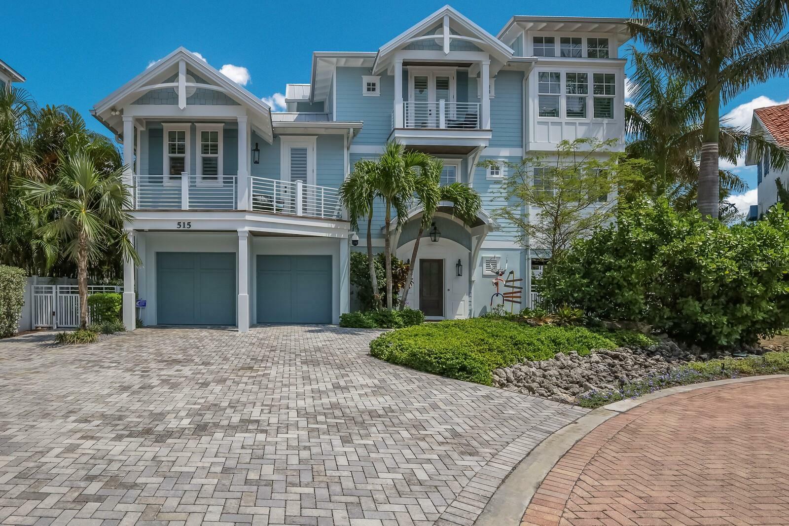 Property Photo: 515 Villa Rosa Way FL 34216