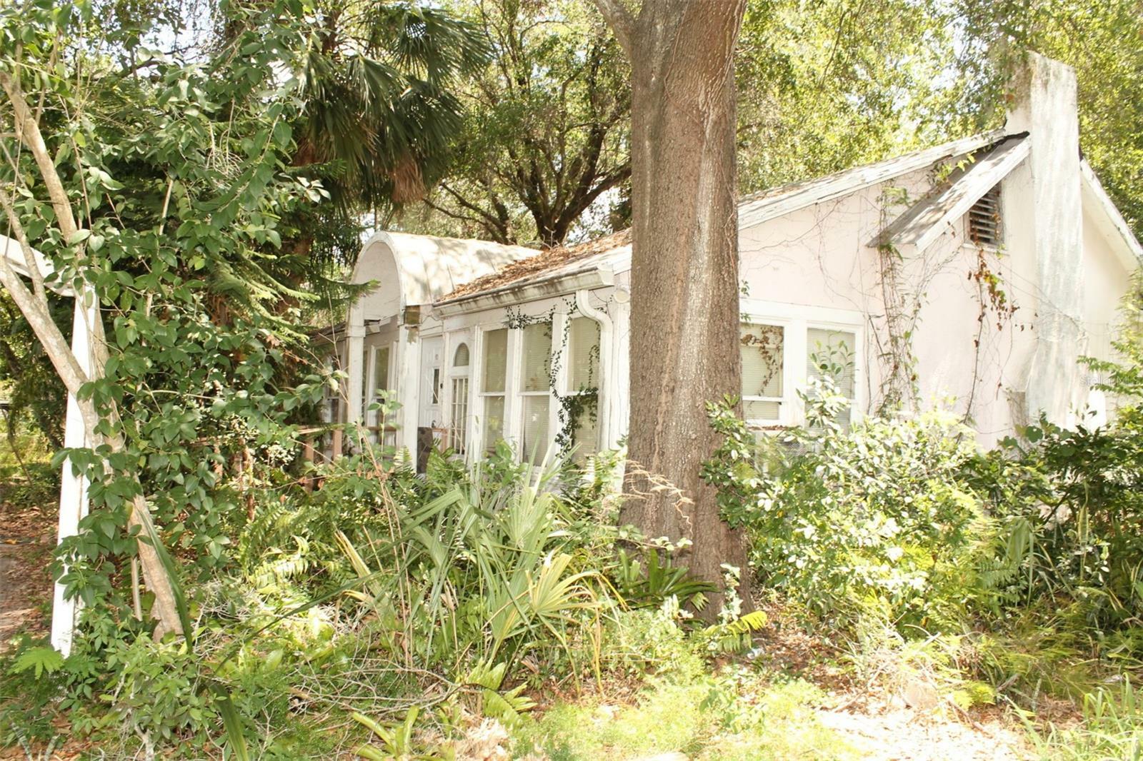 Property Photo:  951 East Avenue  FL 34711 