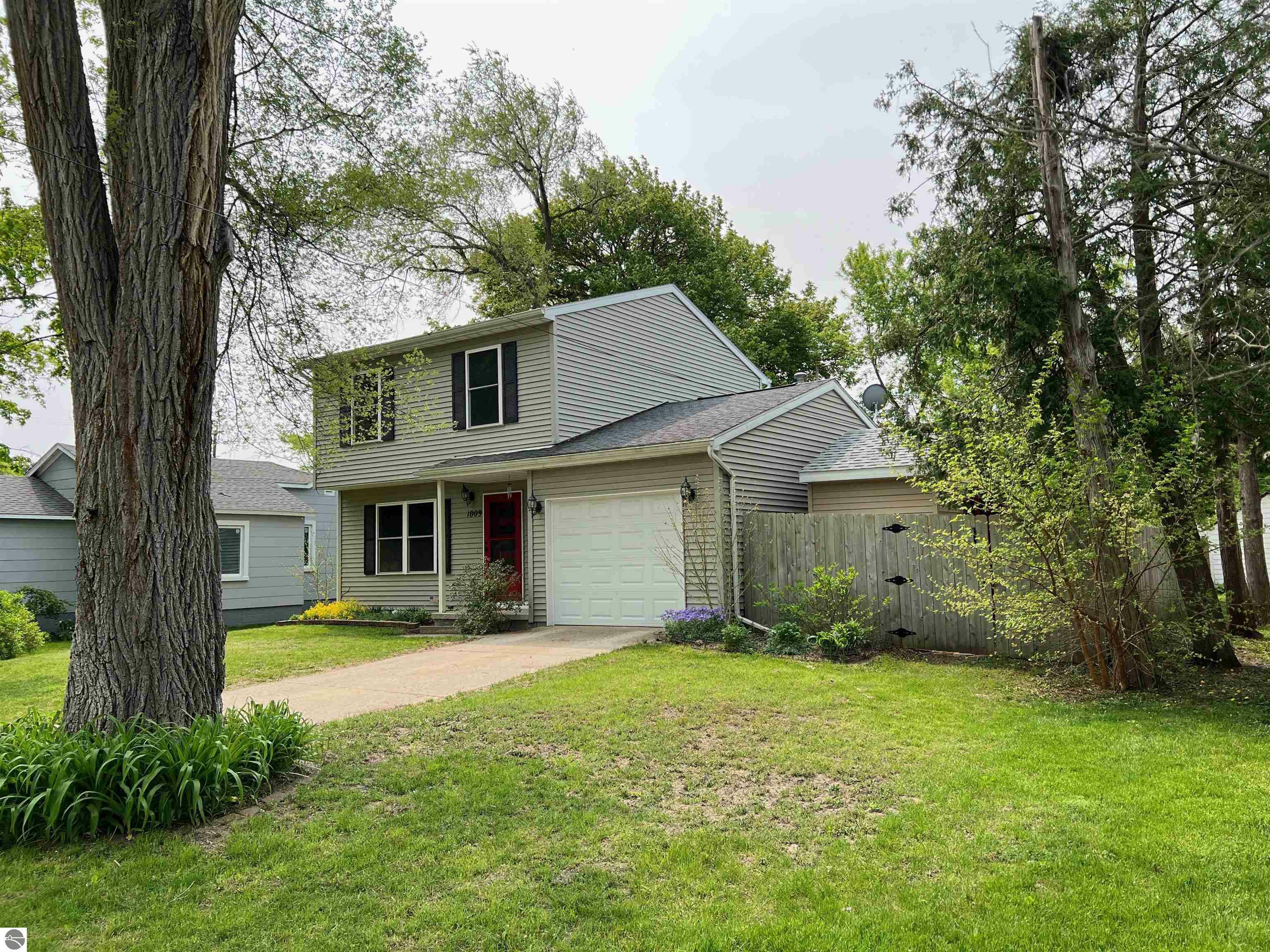 Property Photo:  1009 Harold Street  MI 48858 