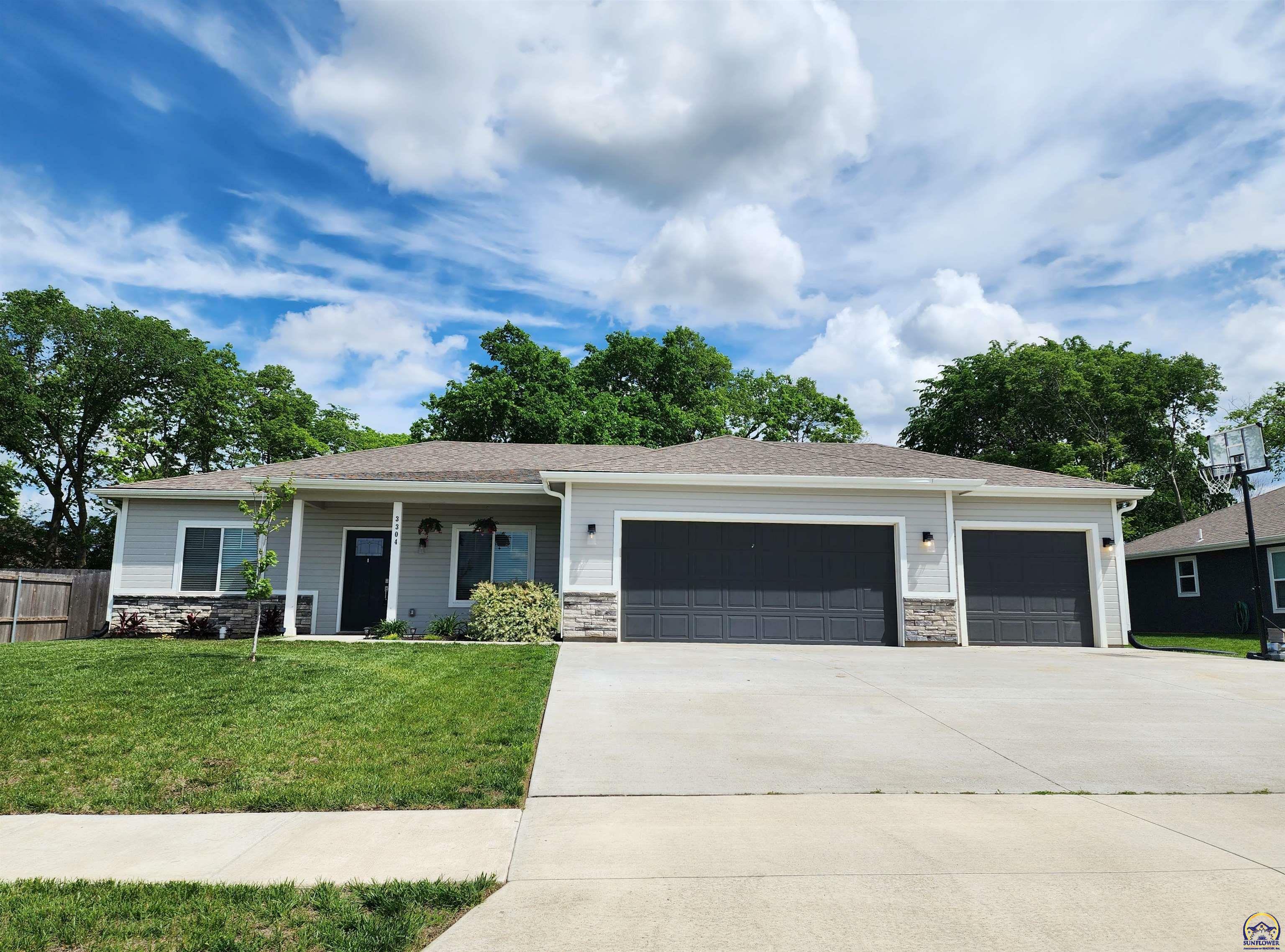 Property Photo: 3304 SE Aries Ave KS 66605