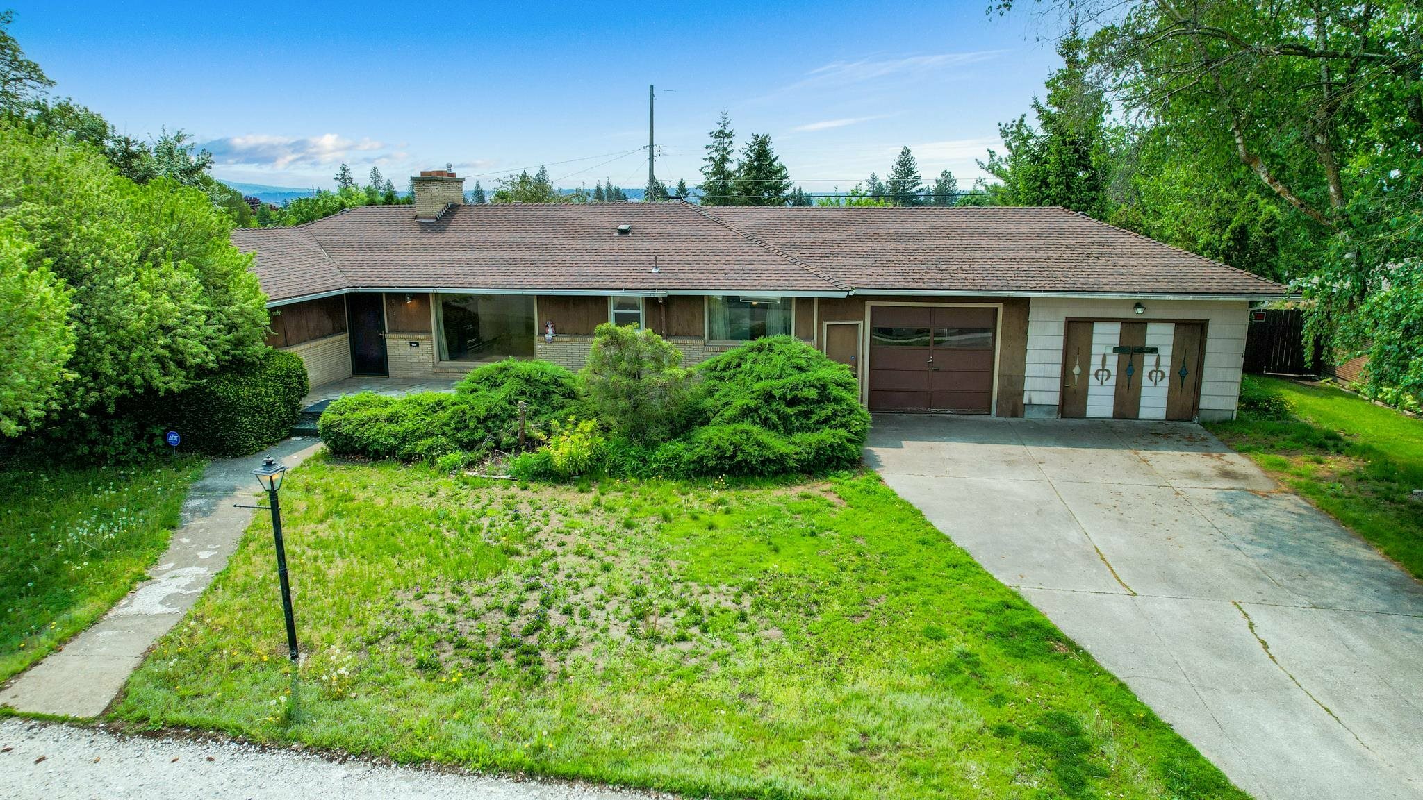 Property Photo: 2215 W Rockwell Ave WA 99205-1401
