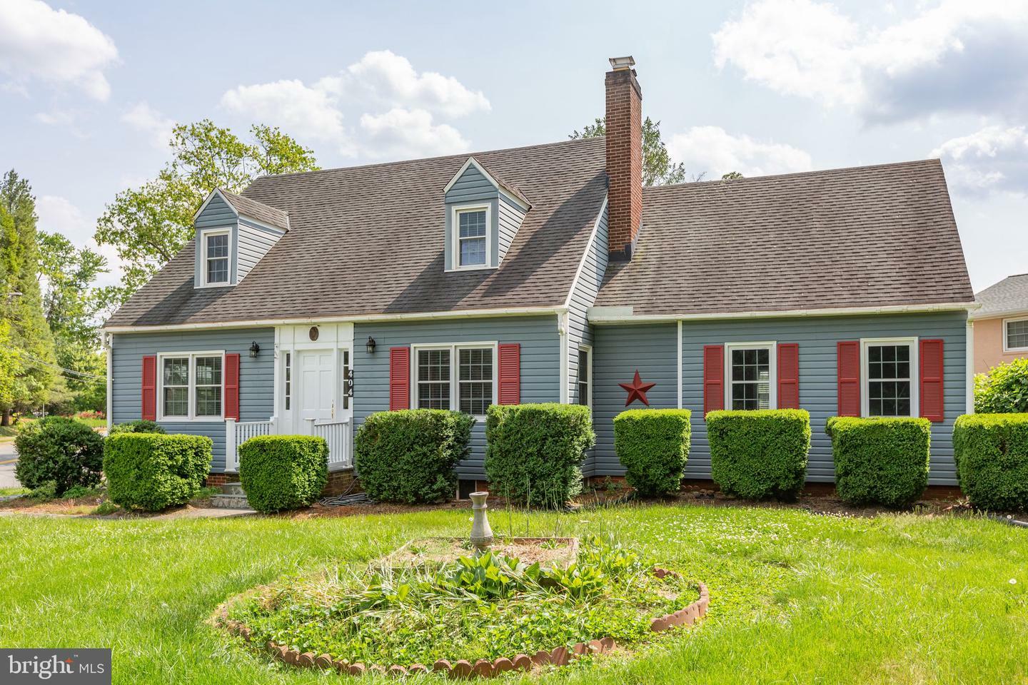 Property Photo: 404 E Main Street VA 22960