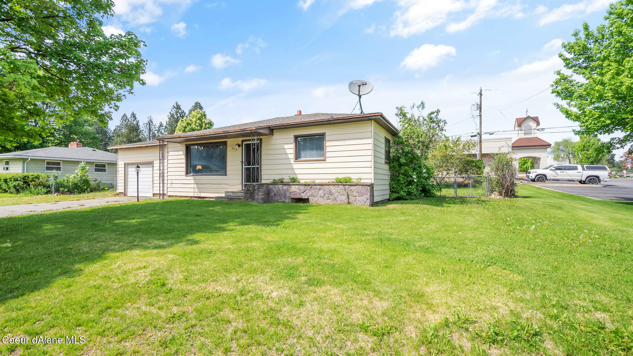 Property Photo: 302 W Montgomery Pl ID 83854