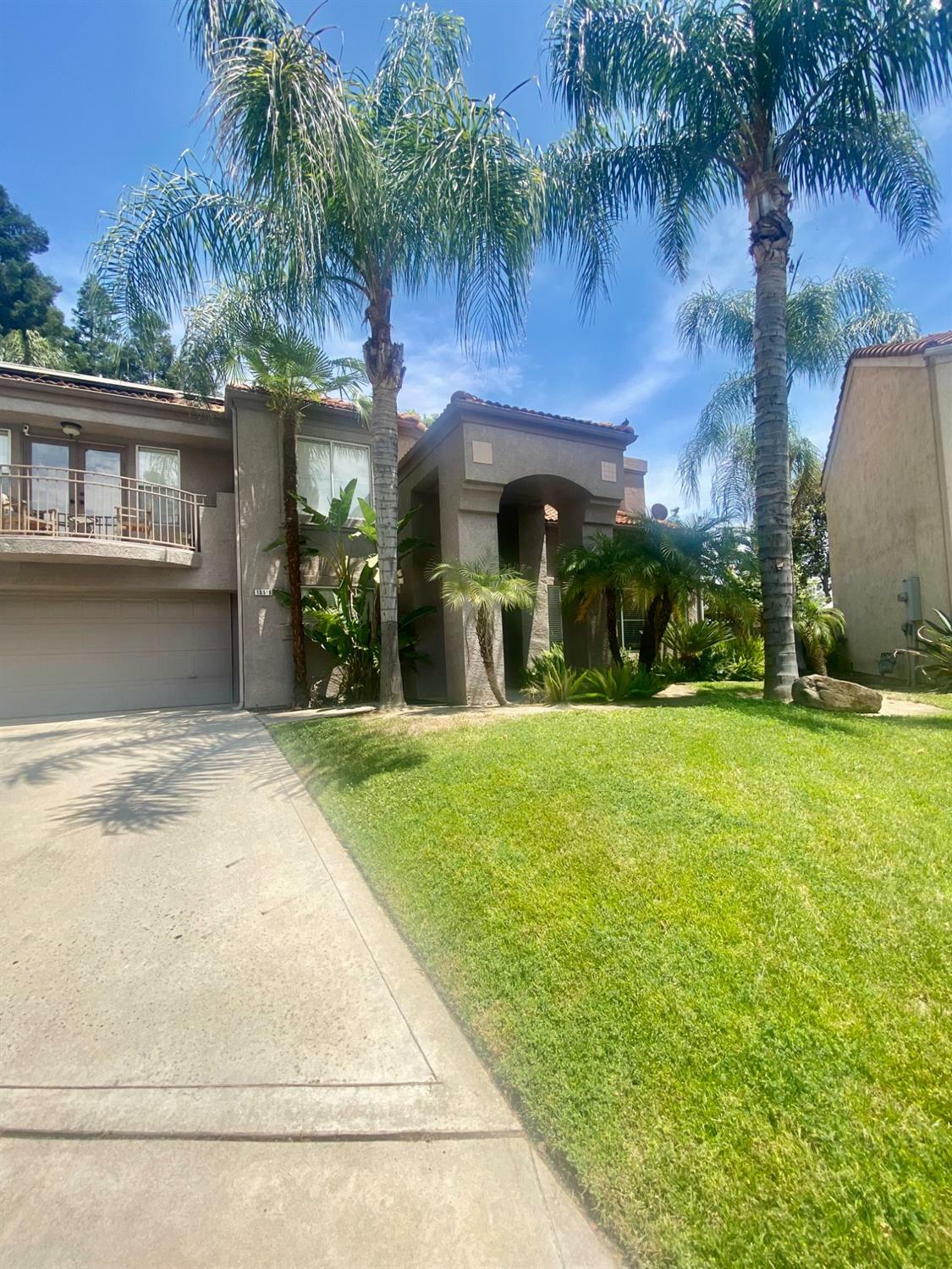 Property Photo: 10518 N Camarillo Drive CA 93730