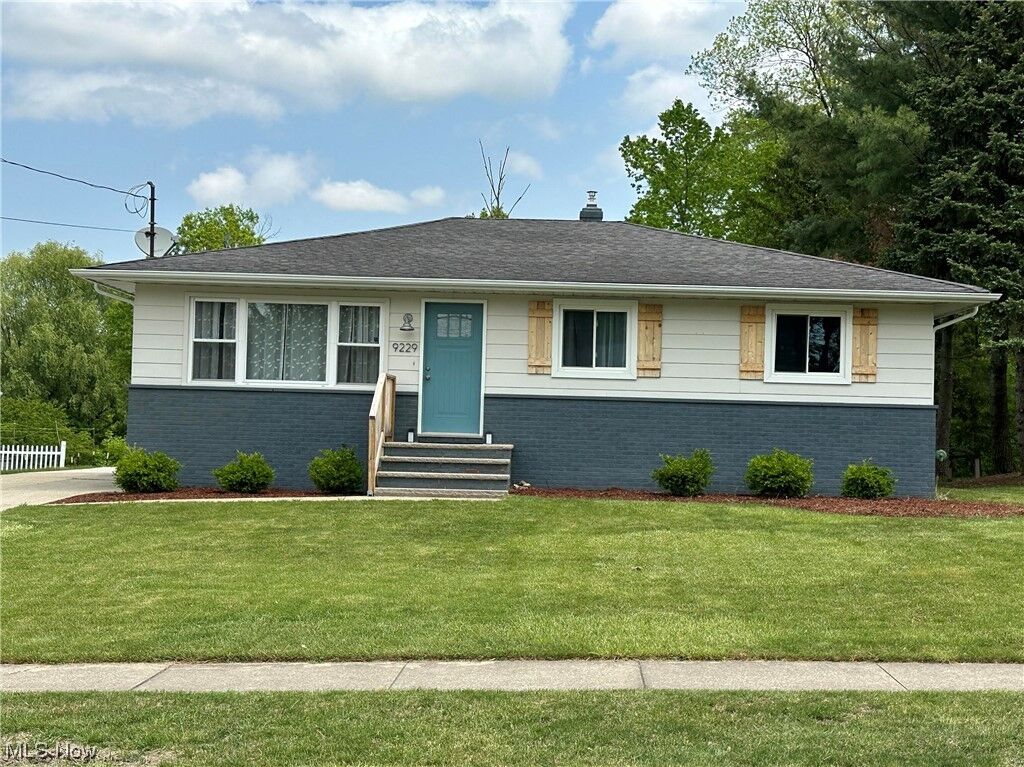 Property Photo: 9229 Lincoln Drive OH 44067