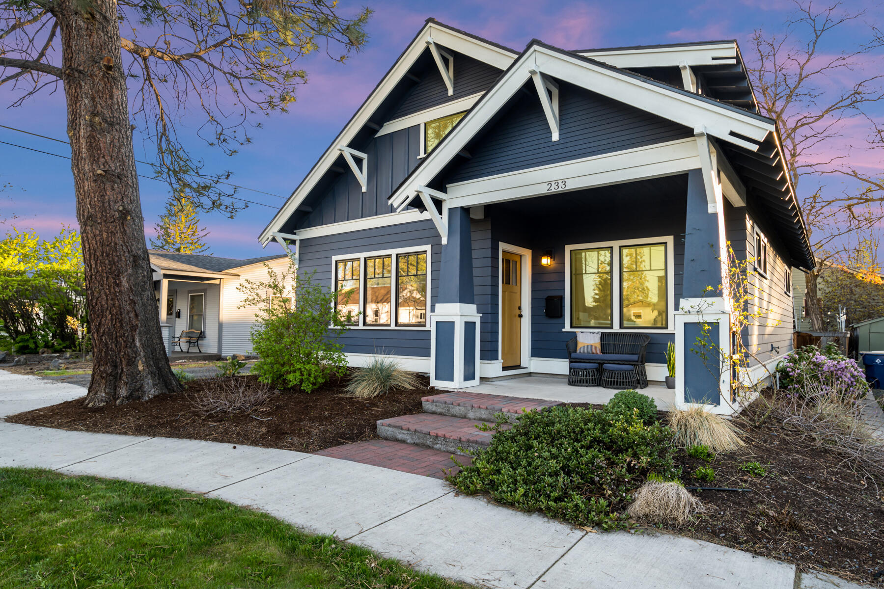 Property Photo: 233 NW Bond Street OR 97703