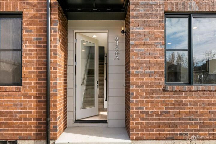 Property Photo:  8332 (Na-4) 13th Avenue NW  WA 98117